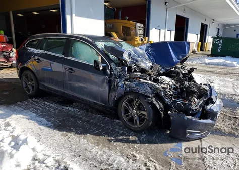 2015 Volvo V60 Premier+ из США, поврежденный, VIN YV140MEC4F1204521